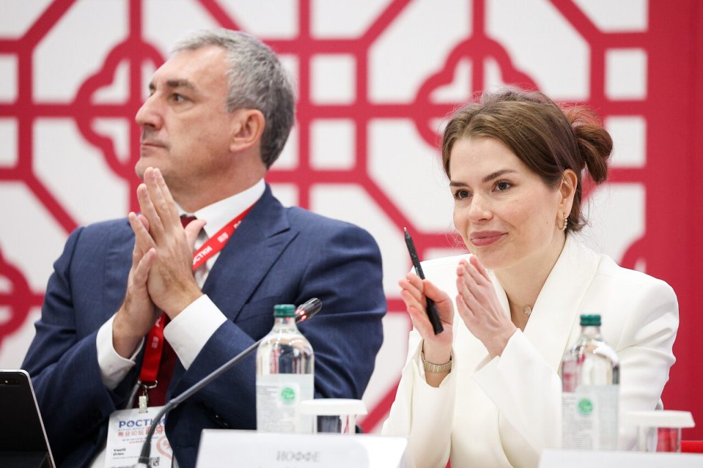 От новых маршрутов до цифрового «единого окна»: как Минтранс РФ планирует развивать логистику с Китаем