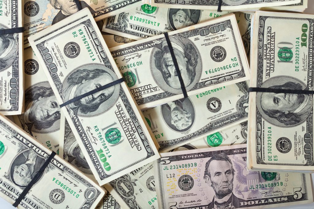 Крупнейшие экспортеры РФ снизили продажу валюты до минимума
