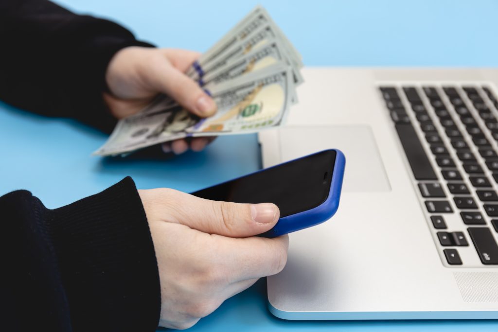 Поставки смартфонов по всему миру рухнули на 22%