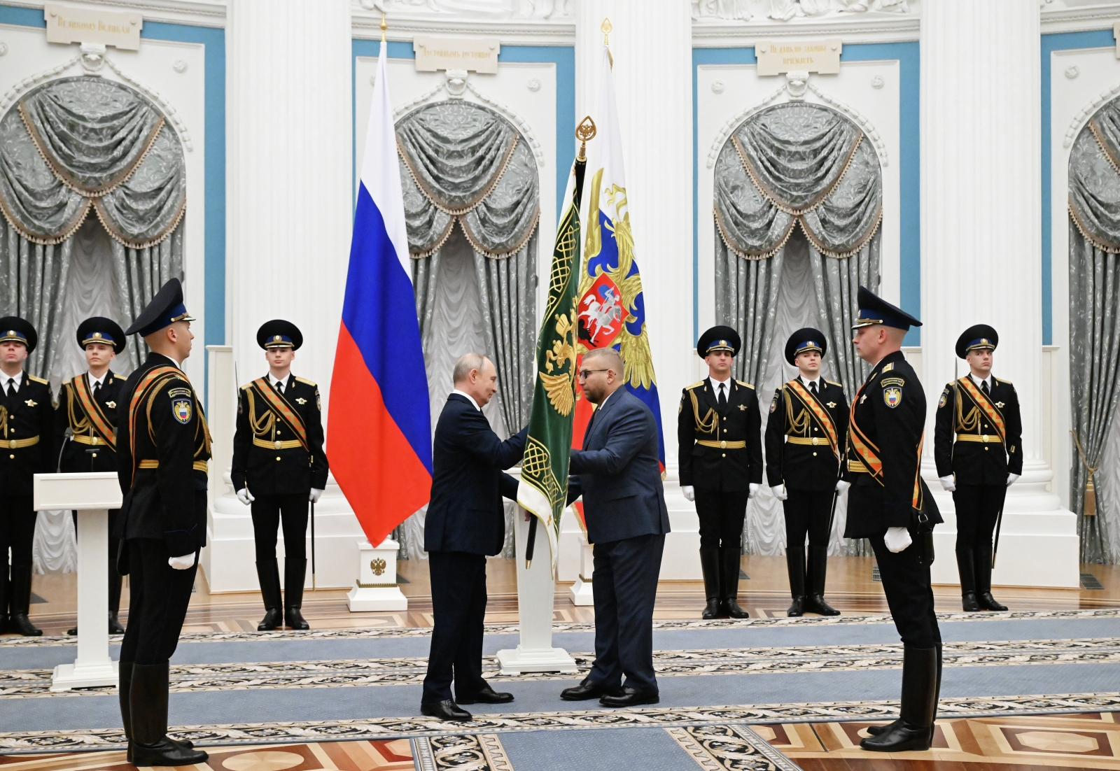 Путин вручил Знамя ФТС